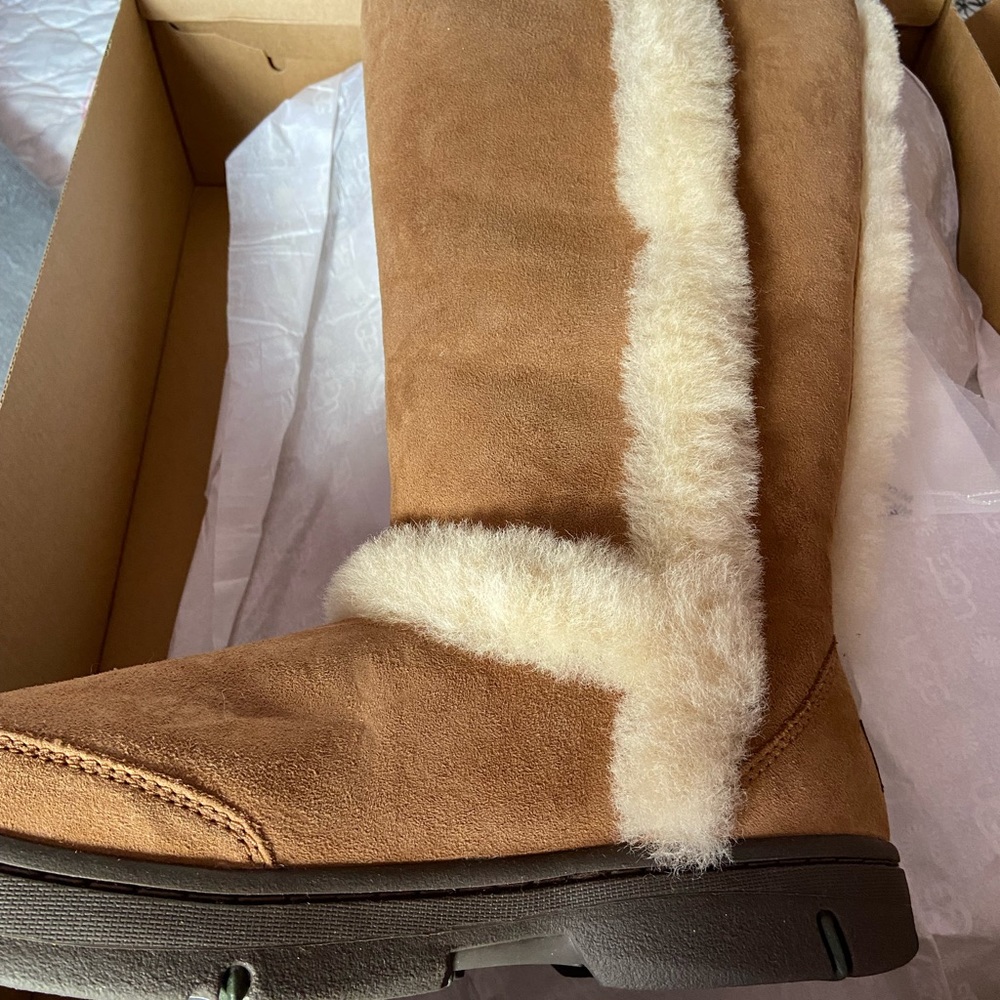 Uggs chestnut/brown new size 8